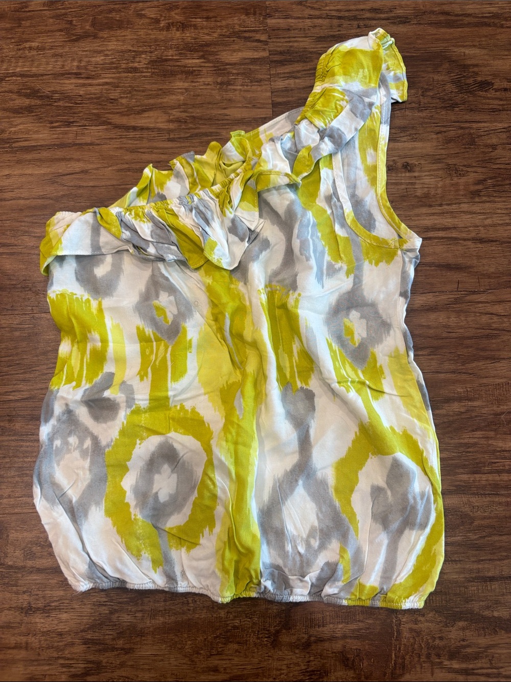 One-Shoulder Ruffle Tank Top - Picture 4 of 4